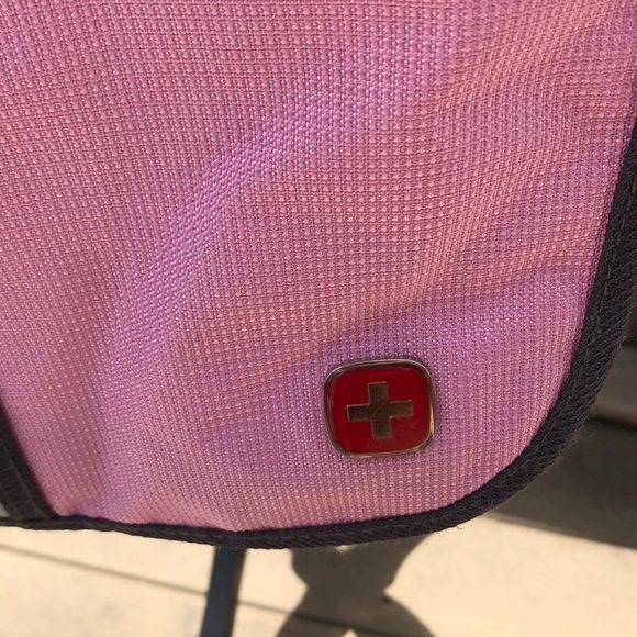 Wenger beautiful cross body diaper bag - Picture 3 of 8